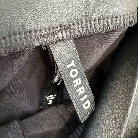 SALE! Black Torrid Shiny Coated Pants Size 3 (22/24) NWT - Picture 6 of 7